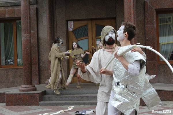 Експериментальний білоруський театр епатував луцьку публіку. ФОТО. ВІДЕО