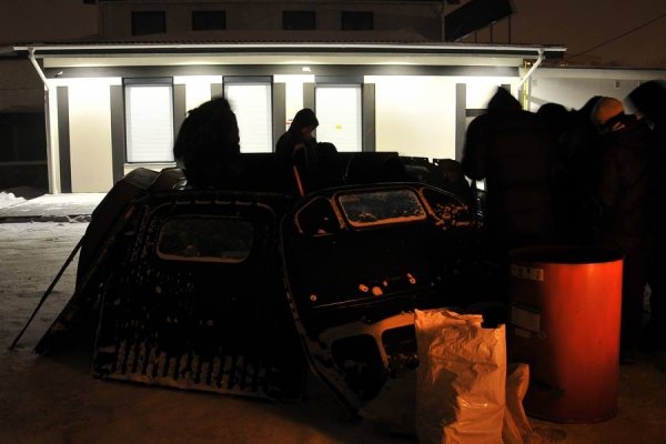 Блокування ВВшників у Луцьку: п'ята ніч. ФОТО