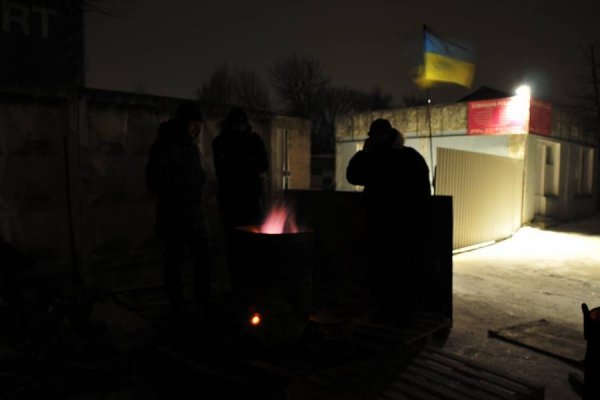 Блокування ВВшників у Луцьку: п'ята ніч. ФОТО