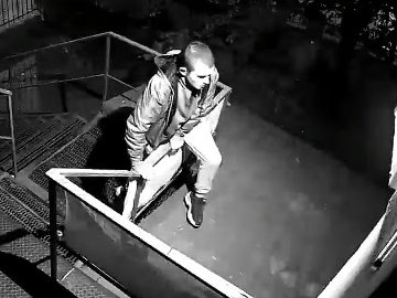 На Волині хлопець намагався проникнути до офісу підприємця. ВІДЕО