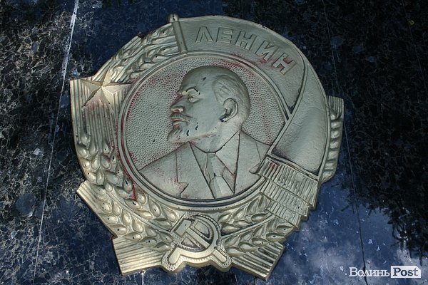 На луцькому Меморіалі хочуть демонтувати плити з іменами «КГБістів». ФОТО