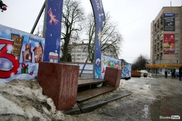 Додаткові смітники біля новорічного містечка