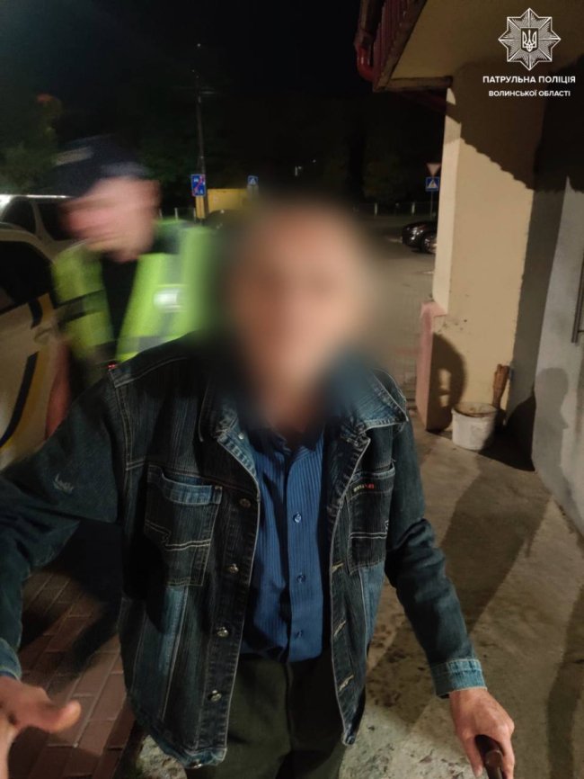 У Луцьку патрульні повернули додому чоловіка, який загубився