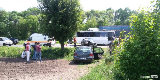 У селі під Луцьком через аварію авто злетіло з дороги. ФОТО. ОНОВЛЕНО