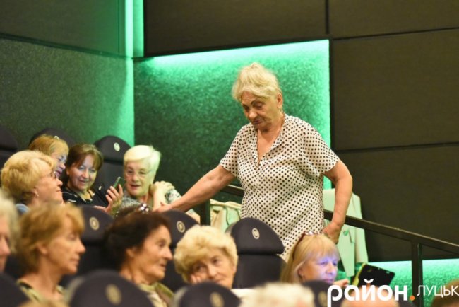 У луцькому розважальному центрі пенсіонери дивилися фільм «Король Лев»