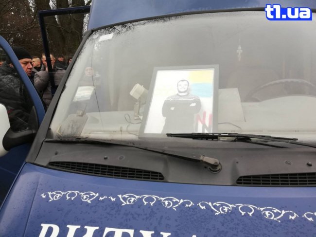 У Луцьку провели в останню путь атовця Сергія Денисюка. ФОТО