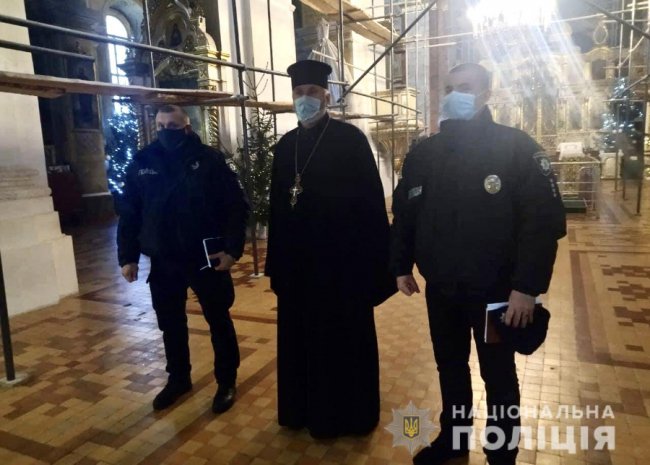На Волині 400 поліцейських стежитимуть за безпекою біля храмів та місць масових купань
