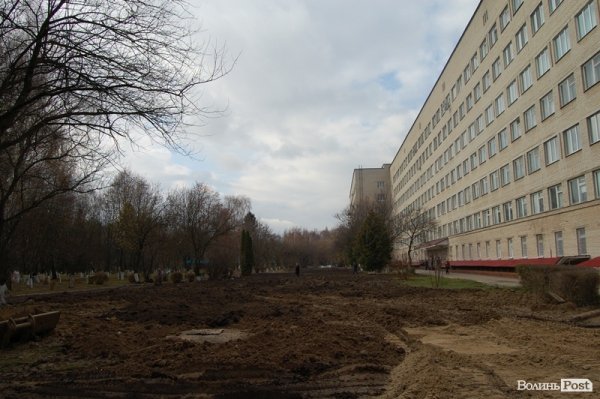 Як Луцьку міську лікарню рятують від підтоплень. ФОТО