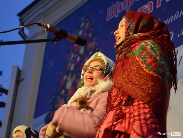 У Луцьку засвітили головні ялинки міста. ФОТО 