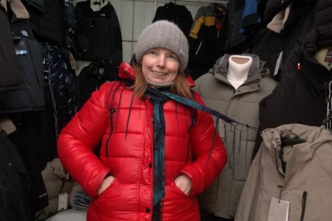 Як продавці на ринку у Луцьку рятувалися від морозів. ВІДЕО