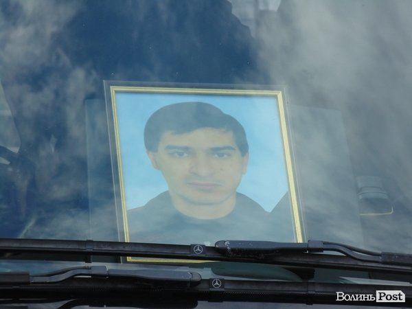 У Луцьку розпочалося прощання з бійцем «Айдару». ФОТО