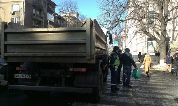 Верховну Раду пікетують тисячі майданівців. ФОТО