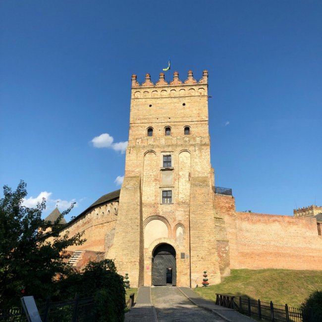 Зірка «95 кварталу» похизувалася світлинами з Луцького замку