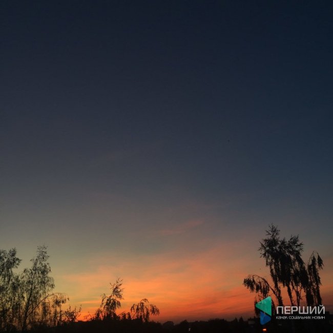 Показали фото барвистого заходу сонця у Луцьку
