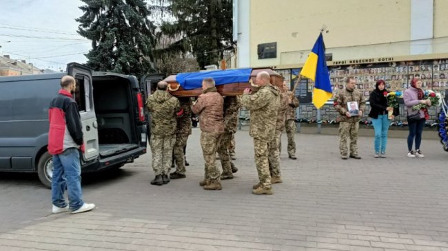 У Луцьку попрощалися з загиблим на Харківщині військовим Олександром Сідорським. ФОТО