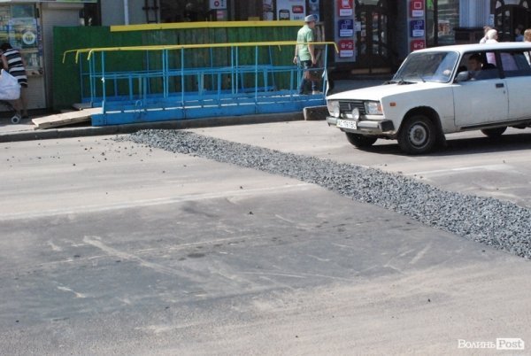 Асфальт на проспекті Волі обіцяють відновити за тиждень