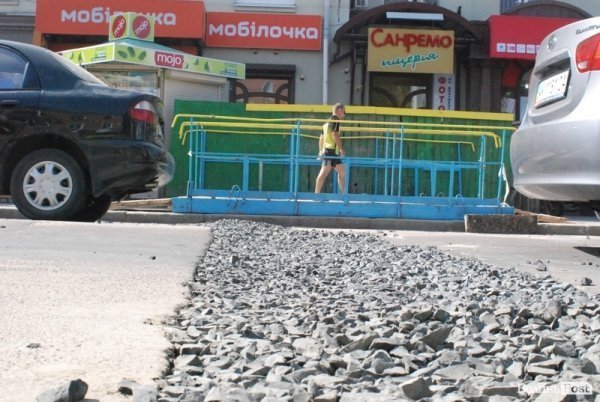 Асфальт на проспекті Волі обіцяють відновити за тиждень