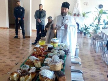 На Волині святили паску іноземці-нелегали