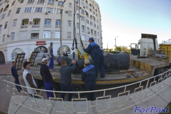 У Криму демонтували пам’ятник Сагайдачному. ФОТО. ВІДЕО