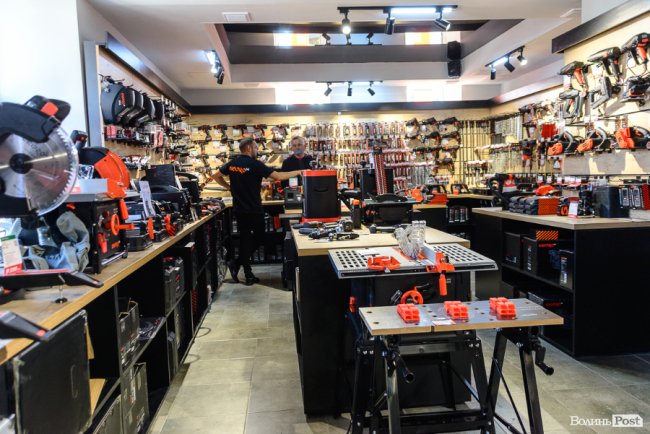 Зі знижками, акціями і розіграшем: у Луцьку – святкове відкриття фірмового магазину інструментів «Dnipro М». ФОТО* 