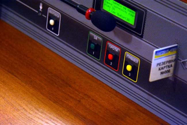 Луцькі студенти спробували себе в ролі депутатів Волиньради. ФОТО