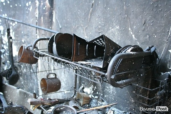 Будинок в центрі Луцька після великої пожежі. ФОТО