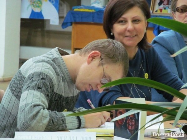 У Луцьку писали листи на захист прав людини. ФОТО