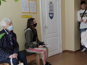 У Луцькій ТГ видають електронні лікарняні: як це працює. ВІДЕО