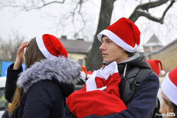 Луцьком пройшов парад помічників Святого Миколая