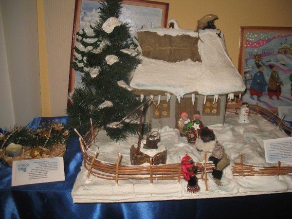 На Волині зробили ялинку з пір’я. ФОТО