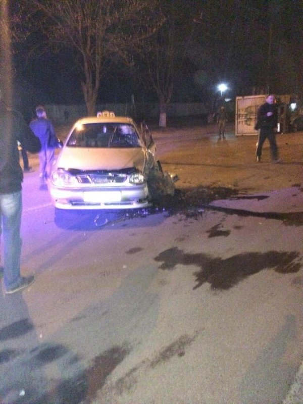 Нічна аварія в Луцьку: водій спробував втекти з місця ДТП. ФОТО