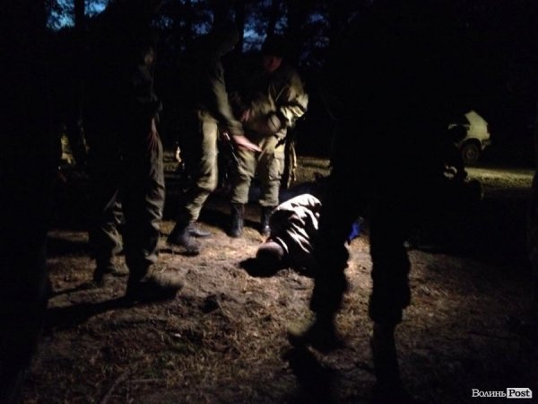 На Маневиччині затримали близько сотні бурштинокопачів. ФОТО