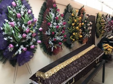 Скільки заробляють працівники луцького похоронного бюро