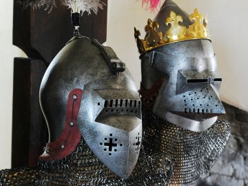 Показали, як виглядають шоломи князів Любарта та Вітовта після реконструкції. ФОТО