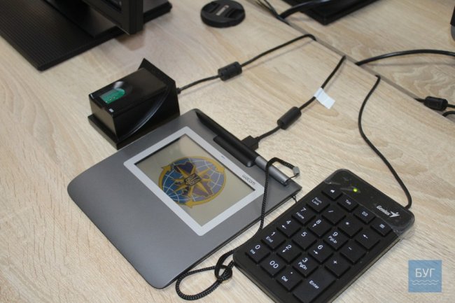 У Нововолинську почали оформляти закордонні паспорти