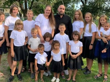 На Волині подружжя стало батьками для 17-ти обездолених дітей