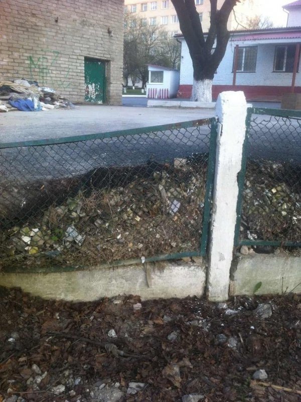 На території луцької лікарні сміття закатали в асфальт? ФОТО