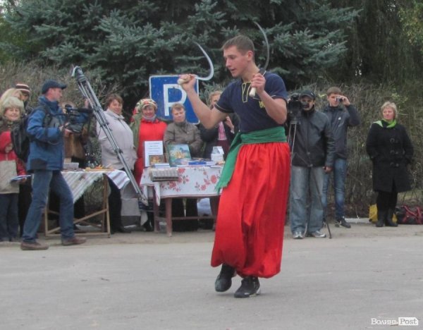 Під Луцьком відкрили єдиний на Волині пам’ятник козакові Мамаю 