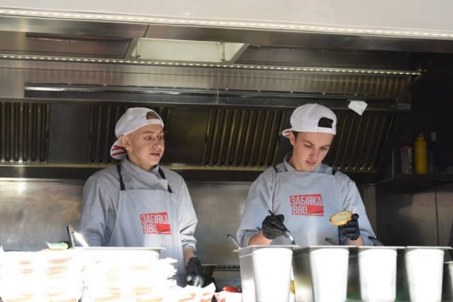 Цукор, риба і кролі: у волинському райцентрі влаштували ярмарок. ФОТО