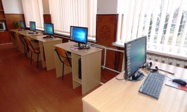 Дві волинські школи отримали нові комп’ютери