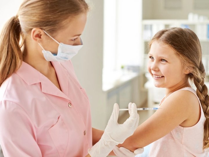 Чому вакцинація проти ВПЛ важлива і для хлопців, і для дівчат