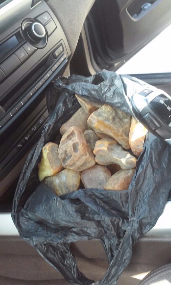 У Луцьку намагались продати шість кілограмів бурштину. ФОТО