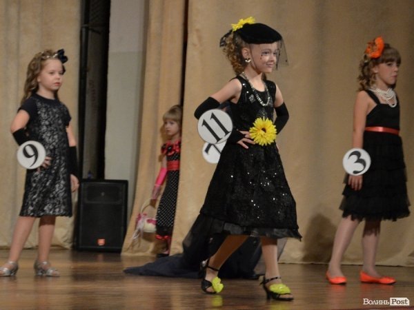 У Луцьку вибирали маленьких принца і принцесу. ФОТО