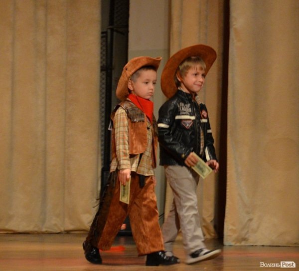 У Луцьку вибирали маленьких принца і принцесу. ФОТО