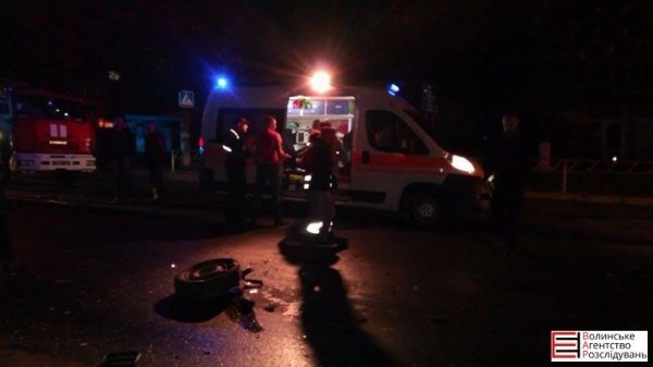 Аварія на Відродження - зіткнулись два фургони. ФОТО