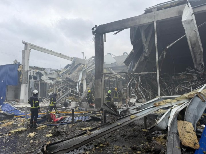 Росія вдарила дроном по супермаркету «Метро» в Рівному