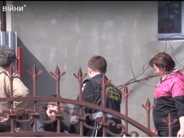 Сусідські чвари: у Луцьку дві родини не можуть поділити територію