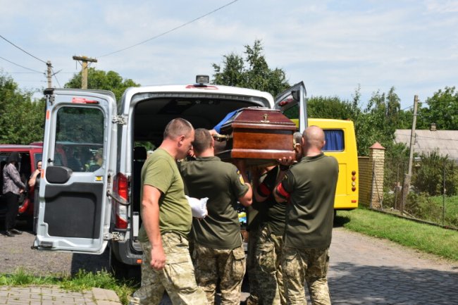 «Воював, щоб наші діти могли вчитися, а Україна – процвітати»: на Волині попрощалися з Героєм Петром Назарчуком