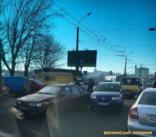 Біля луцької автостанції – аварія