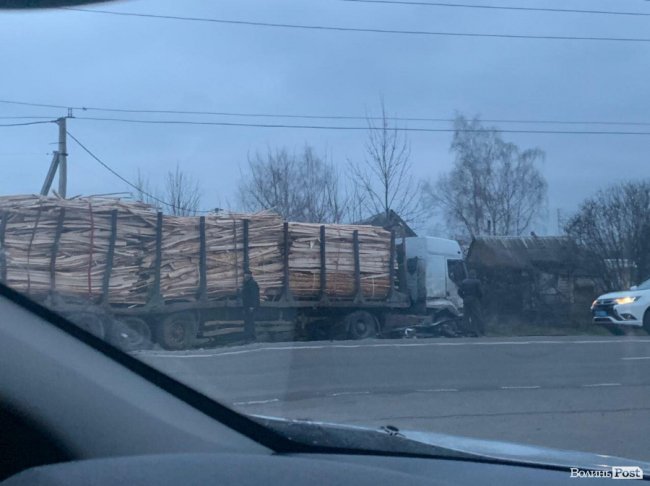 У Струмівці зіткнулись дві фури. ФОТО